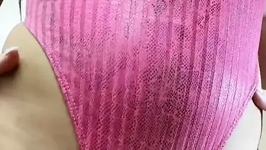 Bebeğim gerçekten sikişmek istiyorum, burada değilsin bu yüzden bu büyük vantuzlu dildoyla mastürbasyon yapıyorum