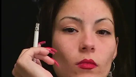 Delia çıplak kızların sigara içtiği film