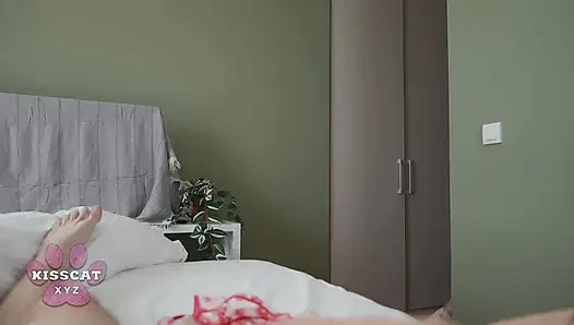 Dojrzała kobieta przyłapana na seksie w stylu na czworaka kończy ręczną zabawę z partnerem