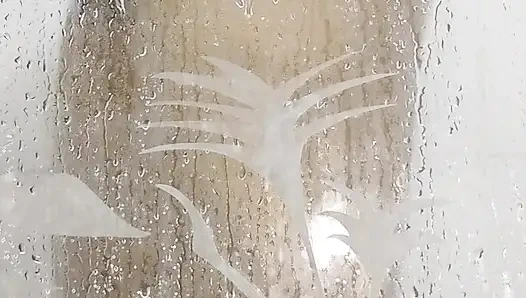 Ve iyi bir duş almak için bana eşlik edersen, ellerin kayıp