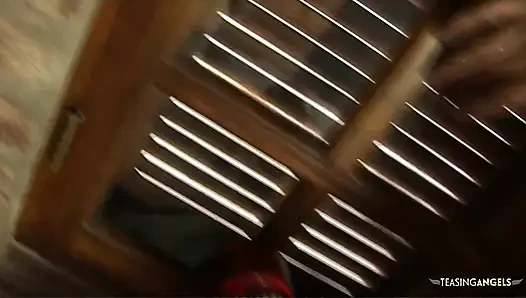 File çoraplı büyük memeli kız tıraşlı amını yarakla dolduruyor