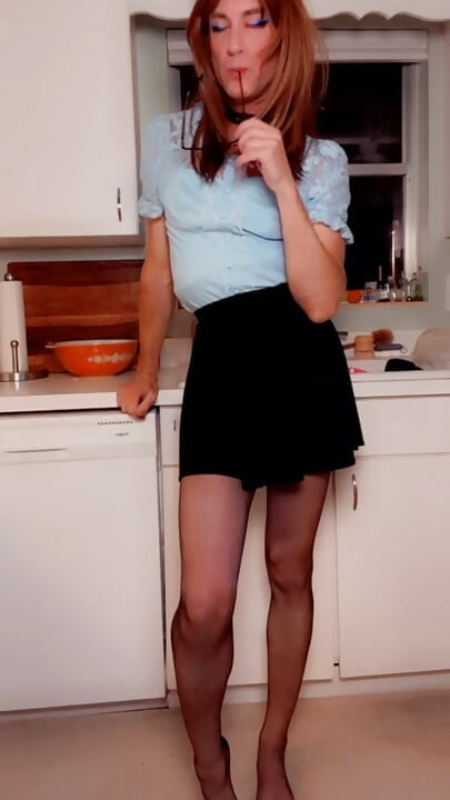 Crossdresser Kaki dan Kaki Stoking Valerie Parker