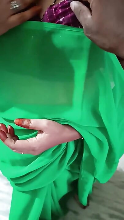 Desi Hot Aunty Romance with Pakkinti Boy