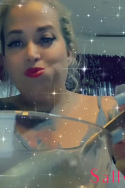 Feeder ocenění táty v hlavní roli se Sally O'Malley