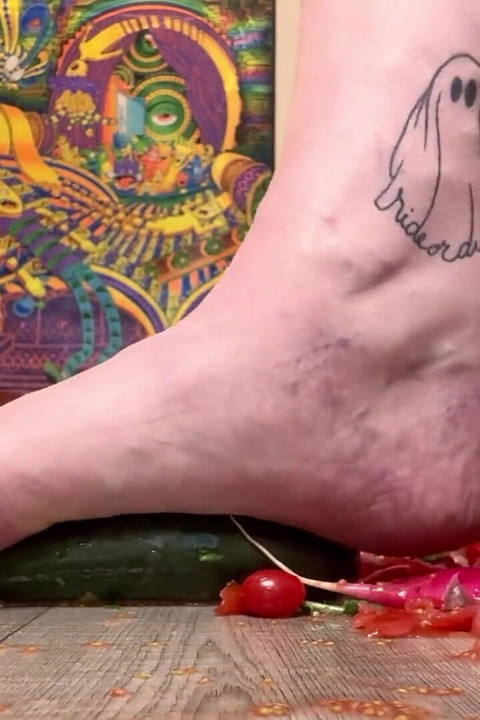 Size 16 Foot Crush with Vegetables