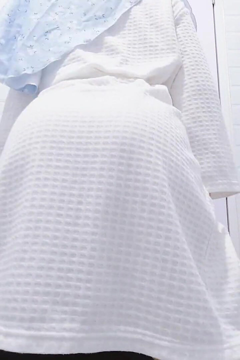 POV: Tonton Aksi Nakal Gadis Berhijabmu Dengan Jubah Mandi