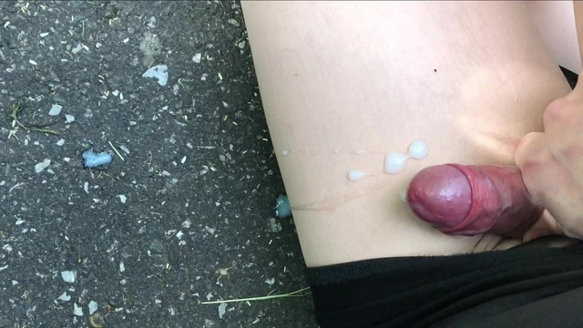 Crossdresser outdoor with super quick cum on pantyhose