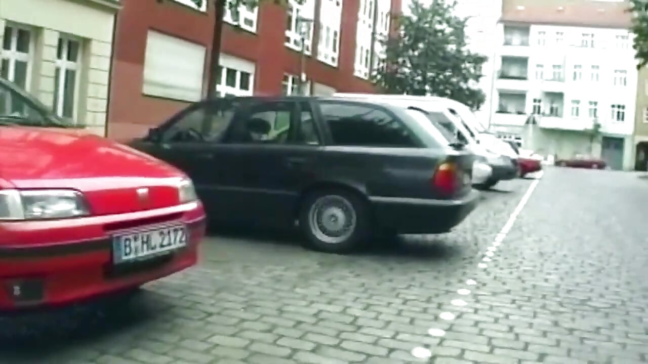 Barna ujjazza nedves punciját közelről
