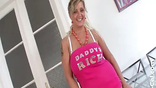 Die ungarische hottie cynthia bekommt ihre großen titten von cel gefesselt