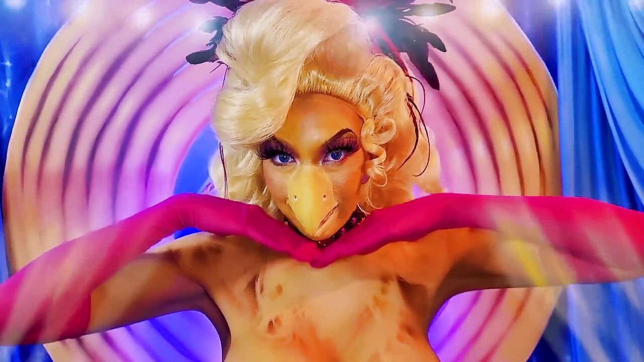 Nhận được một tải của bộ ức gà này! Goldie Cosplay