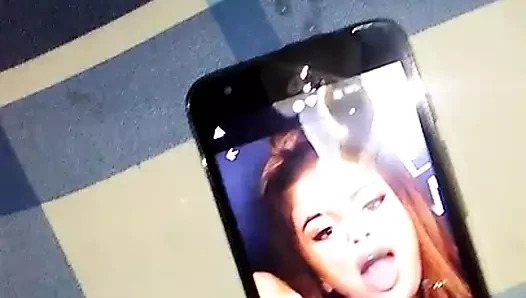 Selena Gomez boşalıyor