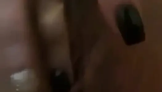 Evli kadının yarağa ihtiyacı var. Ne kadar azgın olduğuna bak