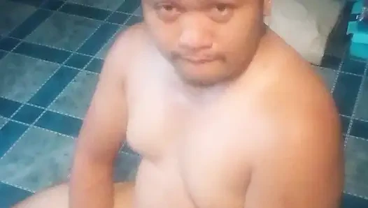 Çatı odasında yalnız vakit geçiriyoruz.