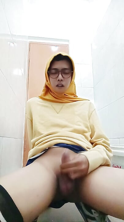 Hijab Asian Femboy Public Masturbate At Office Toilet
