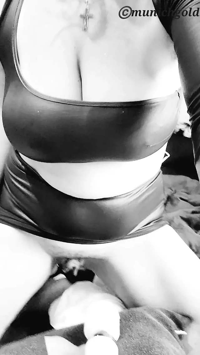 POV amateur Munichgold mastrobates for you and shows you her huge pussy with long labia