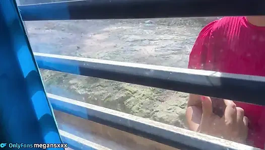 Er kommt zu mir nach Hause, um das Wort zu predigen, und ich lehre ihn meins.