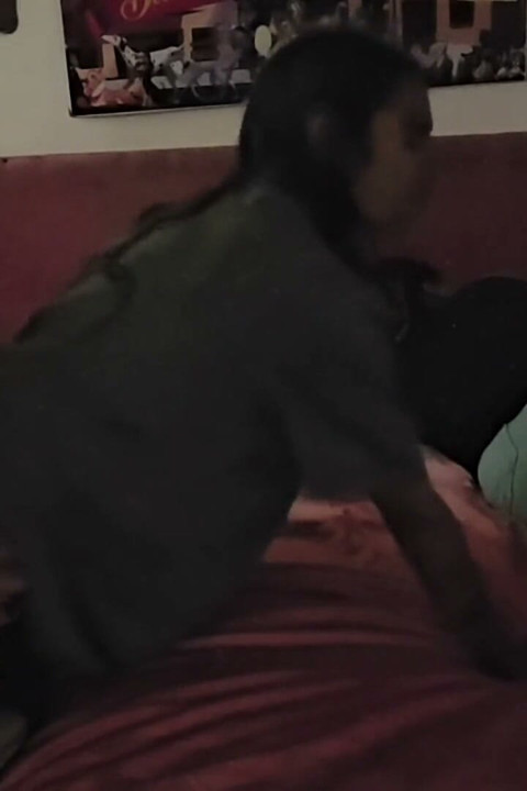 Die Butch hat ihn mir in den Arsch geschoben, während ihre Frau