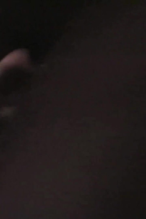 Siedzenie na twarzy niewolnika w czarnych rajstopach