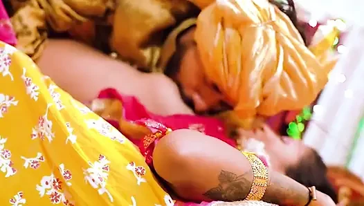 Raja ne naukrani ko sona dekar khusi khusi chod diya