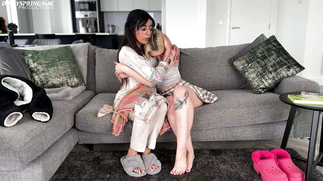 헤어진 후 키티를 위로하는 Aaliyah