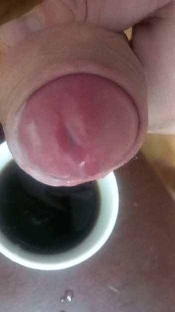 我早上为我的邻居在楼上煮咖啡