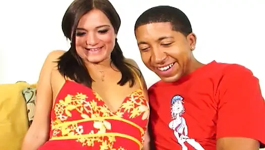 Tante bertato ngentot sama kekasih kulit hitam putri tirinya setelah merangkak mereka ngentot habis-habisan