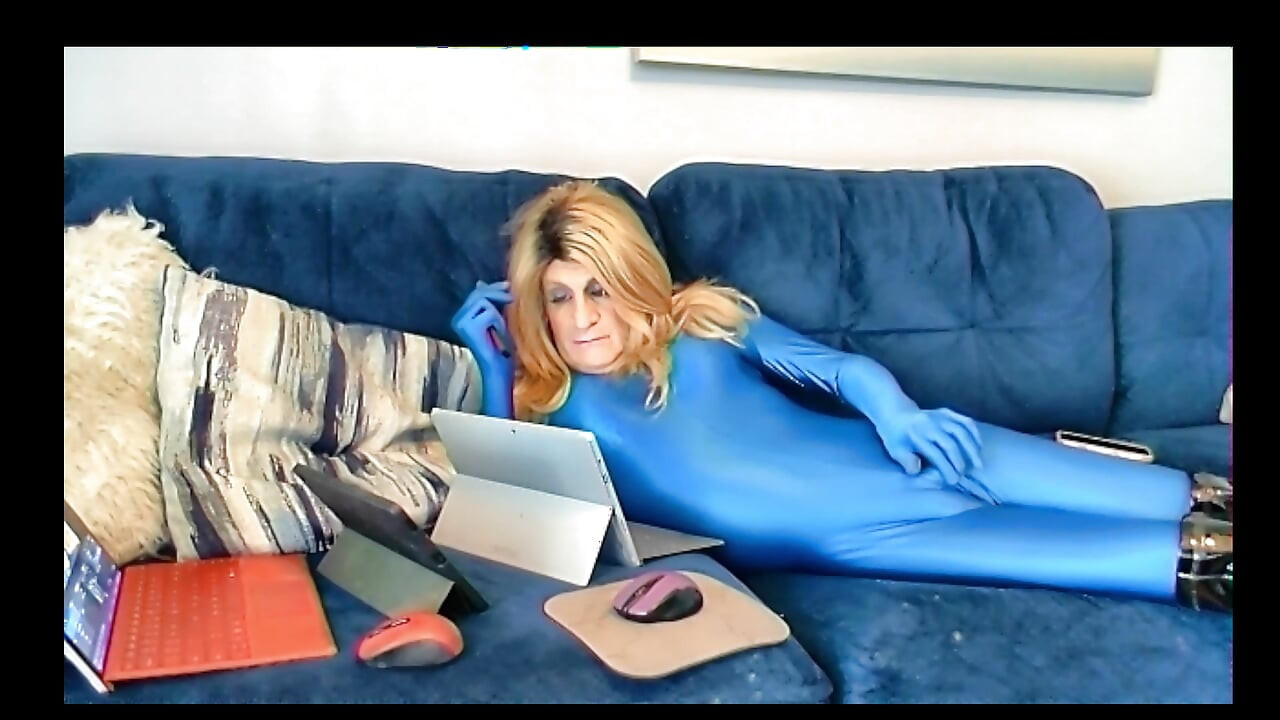 Leohex lagi asik masturbasi