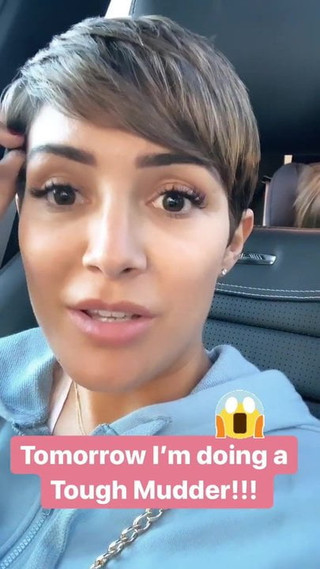 Frankie Bridge selfie in auto