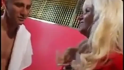 Ibu tiriku pengen banget ngentot, bagian 3