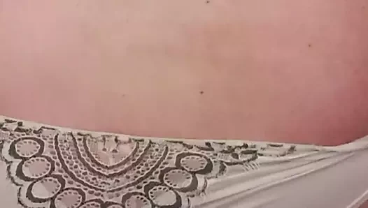 Külot giyiyor