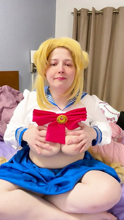 Masturbacja Sailor Moon przed Halloween