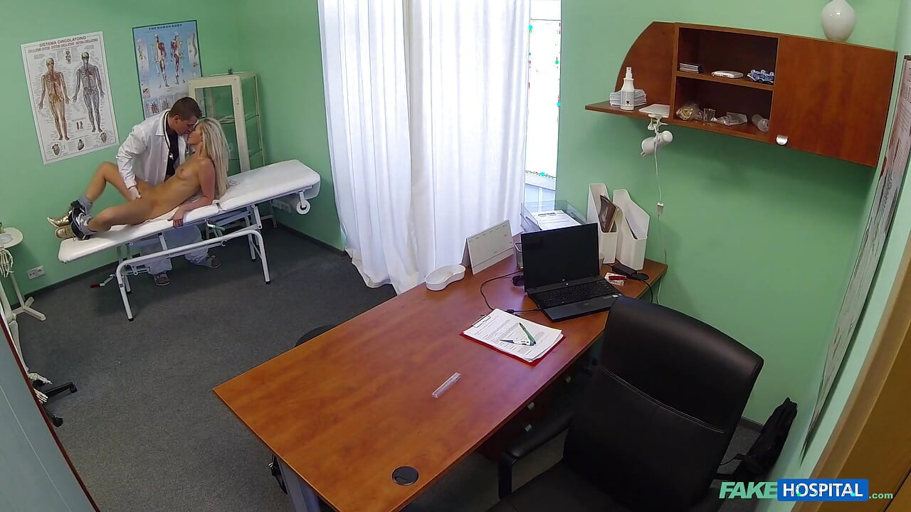 Fake hospital - mooie spuitende blondines migraine genezen door mijn pik