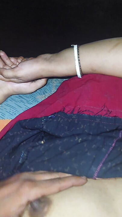 Soye huye bhabi ko choda