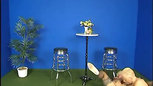 Olgun kaltak iki yarağa birden biniyor, tek tek