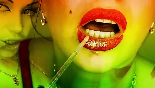 Lipstik merah paling menpesona di atasmu