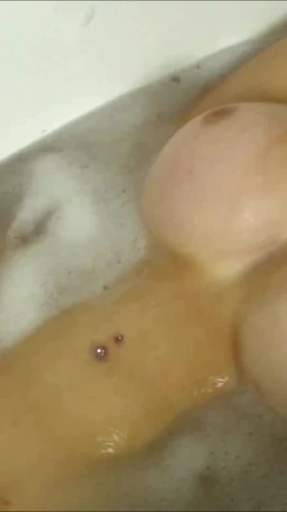 Busty Hanna the European Babe with Big Tits Bathing Her Curvy Body for You.