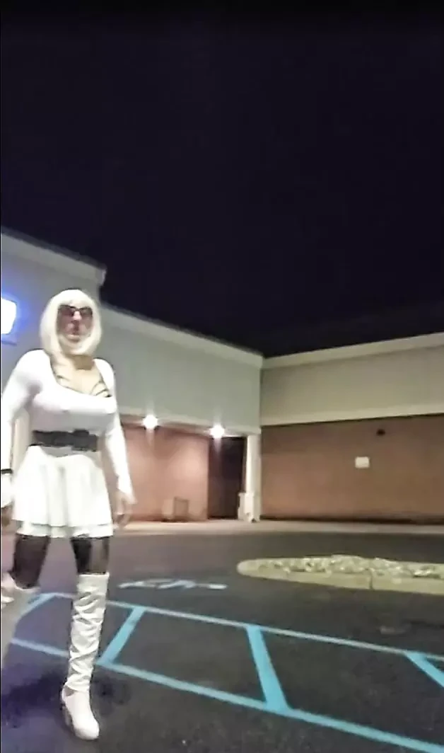 DeeDeeSlut69