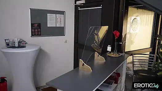 Nenek Ilse seksi seperti usia 20 tahun, kuda jantan Arab mudanya menyukai tubuhnya yang gemuk