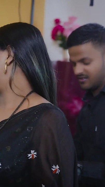 देसी भारतीय स्टारसुदीपा भाभी अपने देवर को तब बहकाती है जब उसका पति घर पर नहीं होता (हिंदी ऑडियो) | क्लिप 1