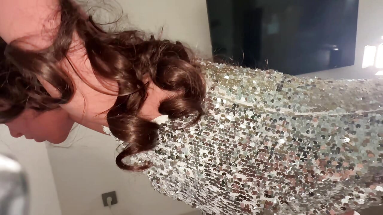 أنقل رائحة صديقتي إلى نسخة سيليكون في كل مرة وأشمها عندما تغادر إلى مدينة أخرى