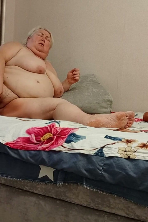 The Neighbor's Morning Started with Masturbation of a Big Pussy