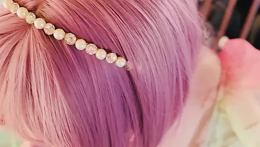 Eine hübsche prinzessin, Tina Snua , chainsmokes 2 Cork Zigaretten - baumelnde Snap-Inhales, treibenden Rauch