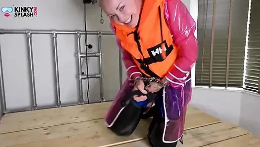 Shiny Pvc Rainwear, Tukang Karet & Lifejacket Menggoda