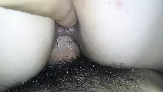 Dia melakukan anal sendirian