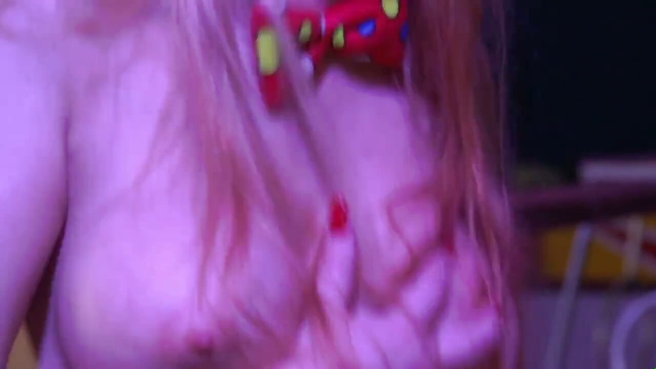 Sâni mari sexy futându-se în poziție de futut în public... la circ