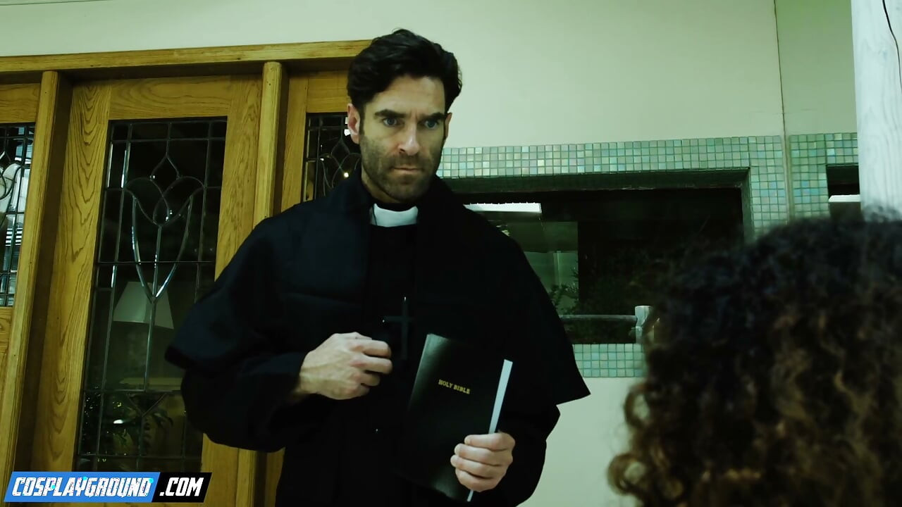 Liv Revamped traci głowę na twardym kutasie księdza, aż jej demony znikają – porno parodia XXXorcist