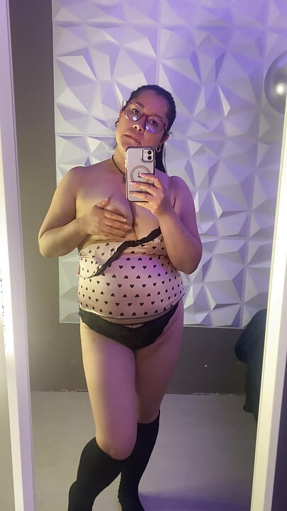 สนุกกับการแก้ผ้าต่อหน้าคุณ