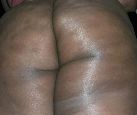 Worship Jiggly ass cheeks and butt plug booty winks