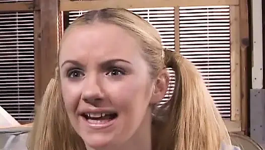 Yaşlı adamın genç tatlı amına ihtiyacı var