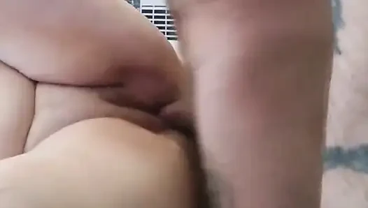 Amcığını çabucak siktim ve dölle bitirdi